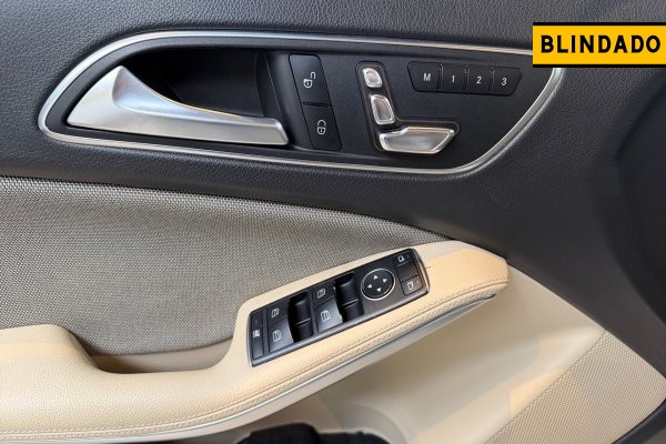 MERCEDES-BENZ GLA 200 1.6 CGI FLEX STYLE 7G-DCT 2019/2020 MERCEDES-BENZ GLA 200 1.6 CGI FLEX STYLE 7G-DCT 2019/2020